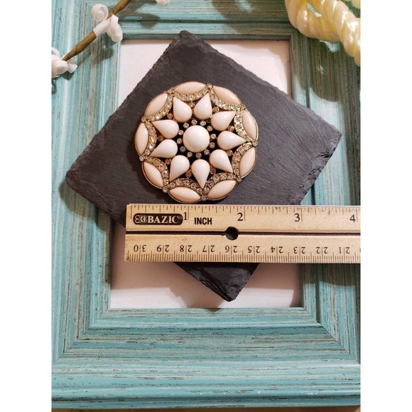 Vintage Retro Style Floral Brooch Upcycled - Picture 4 of 4